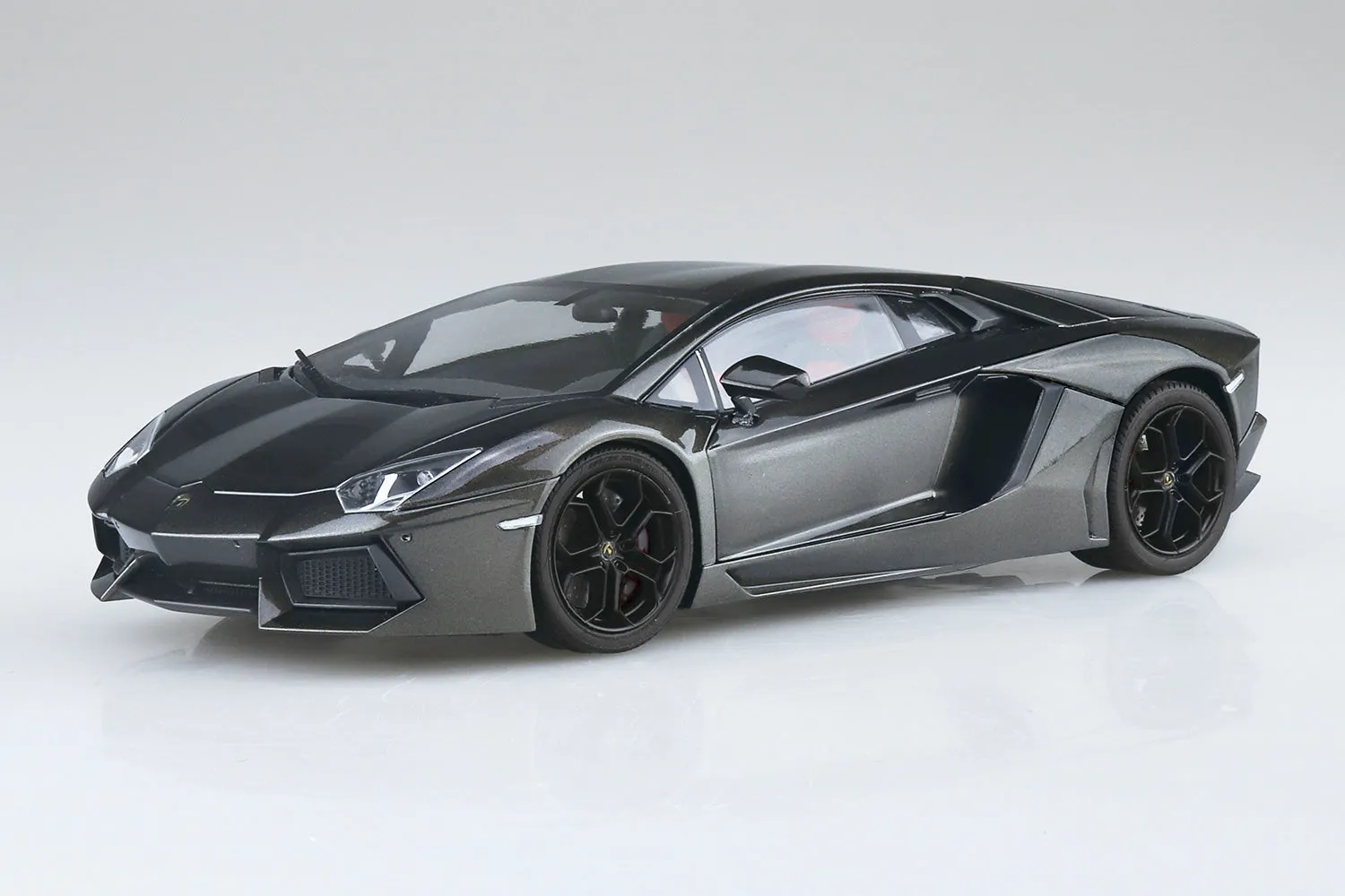 11 Lamborghini Aventador Gun Metallic Car (Pre-Painted) 1/24