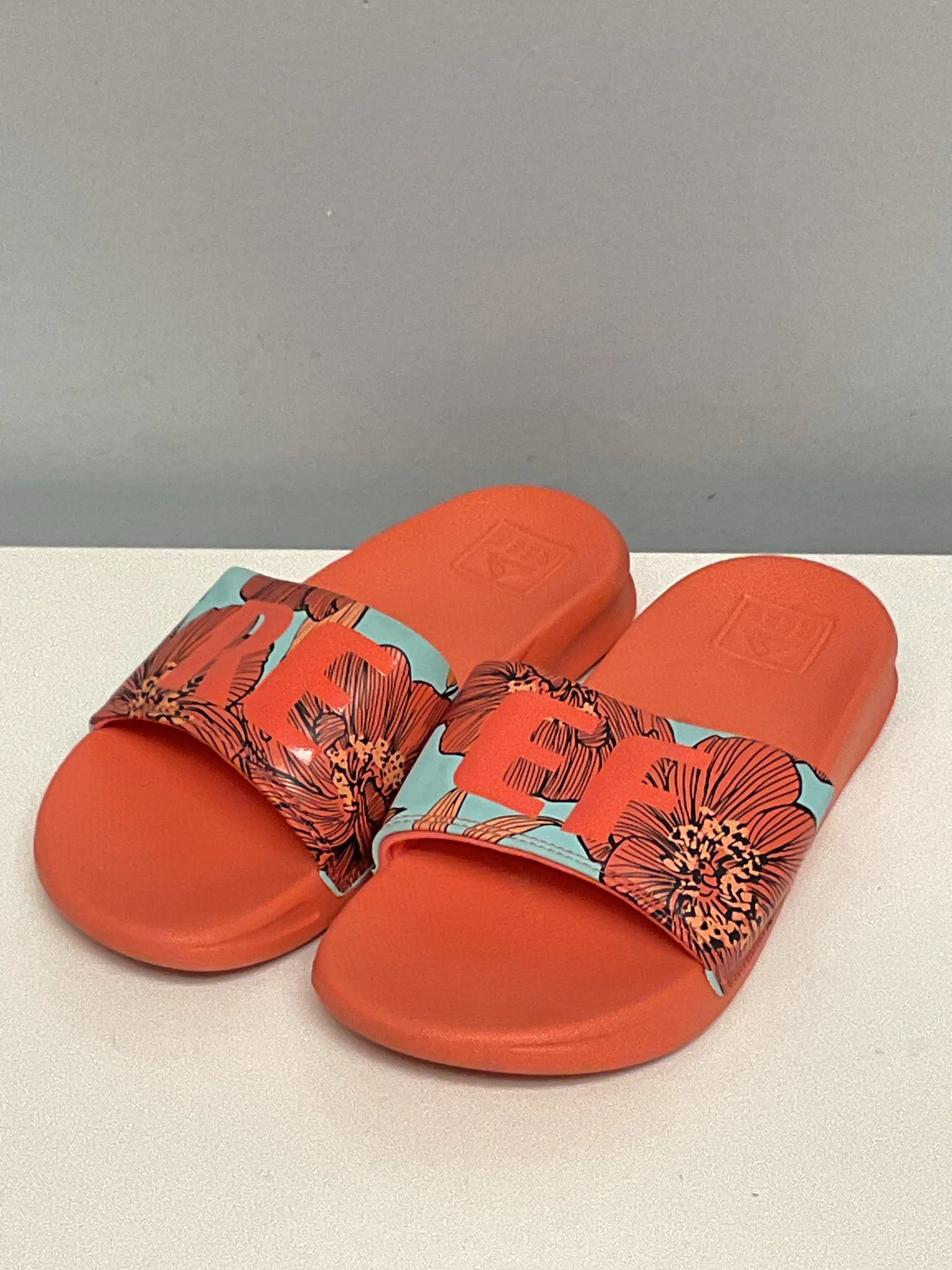 reef Child Shoe Size 2 Coral Shoes